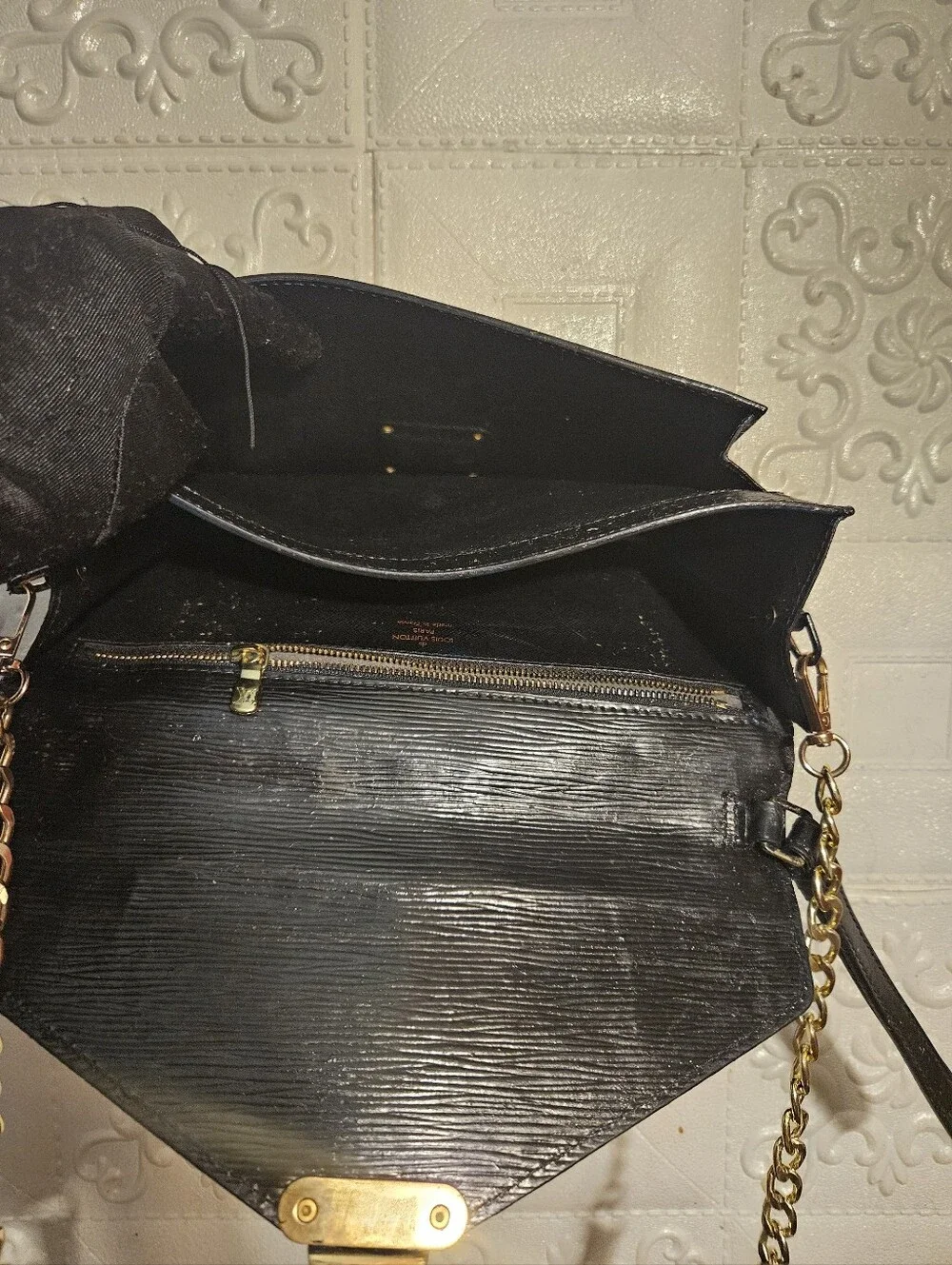 Louis Vuitton Epi Leather Black Marley Dragonne Sellier Clutch Wristlet Authenti